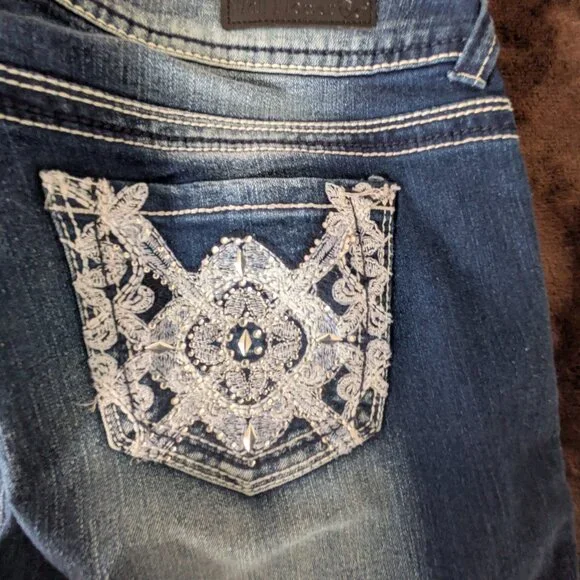 Wallflower Embellished Blue Jean Capri Size 7 - NWOT - Picture 4 of 13